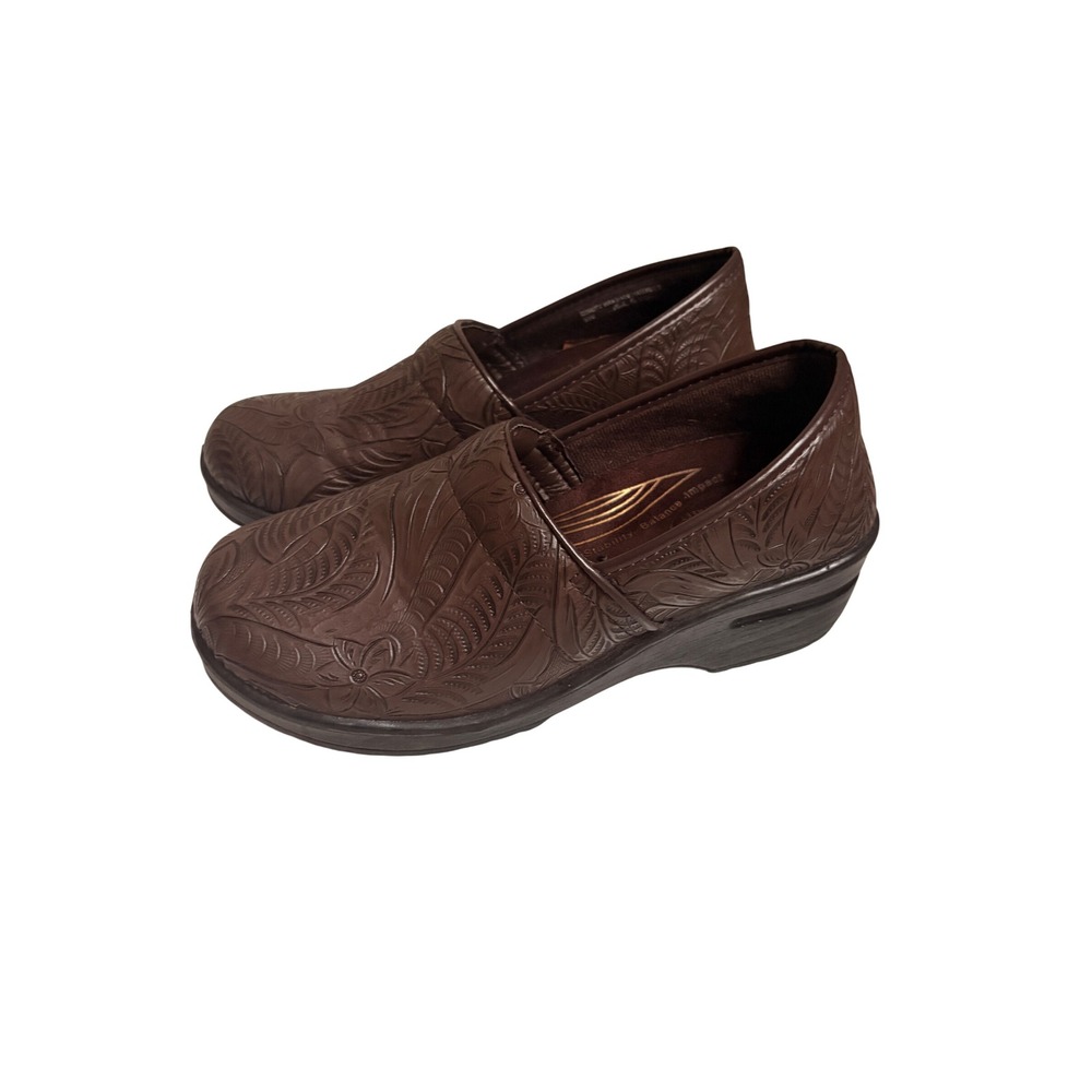 Easy Works by Easy Street Lyndee Brown Floral Embossed Clogs Slip Resistant 9W